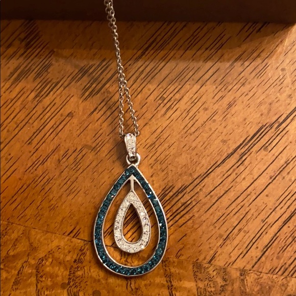 Tear shaped Rhinestone Necklace - Picture 3 of 4